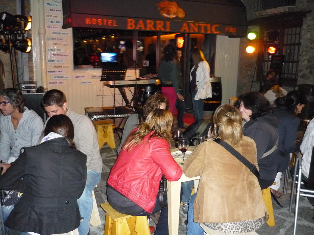 Barri Antic Hostel & Pub Andorra la Vella Exterior photo